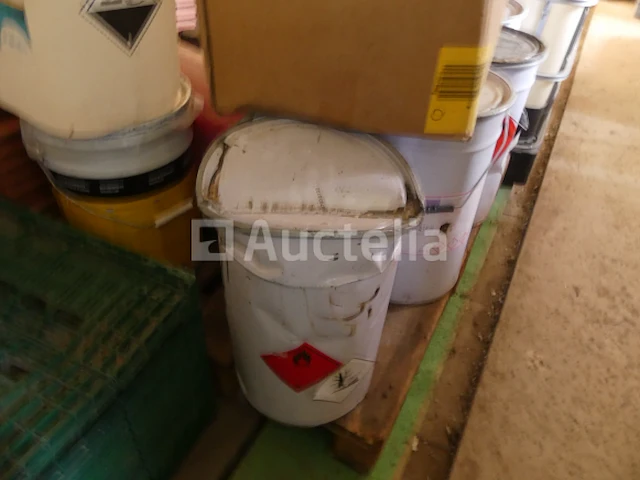 6 jerrycans van 25 liter vloeibaar bitumen en dakprimer - afbeelding 1 van  7