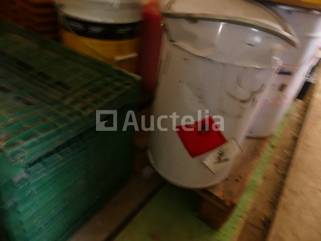 6 jerrycans van 25 liter vloeibaar bitumen en dakprimer - afbeelding 2 van  7