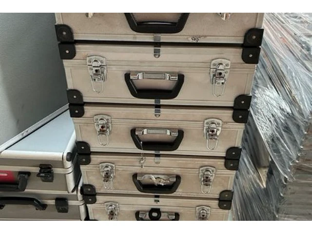 6 koffers - afbeelding 2 van  5