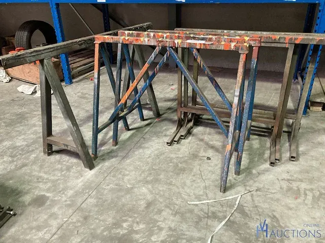 6 metalen schragen. - afbeelding 1 van  2