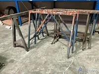 6 metalen schragen. - afbeelding 1 van  2