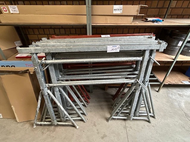 6 metalen schragen - afbeelding 1 van  4