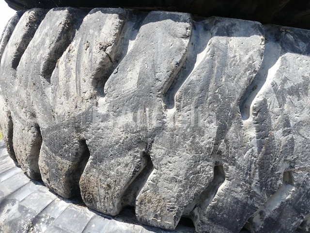 6 michelin bouwmachines banden 36,00 r 51 - afbeelding 1 van  9