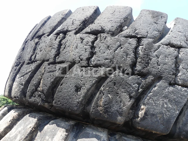 6 michelin bouwmachines banden 36,00 r 51 - afbeelding 4 van  9