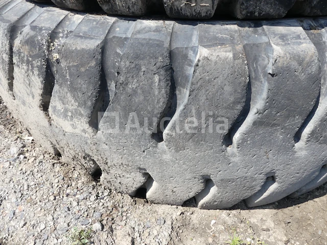 6 michelin bouwmachines banden 36,00 r 51 - afbeelding 5 van  9