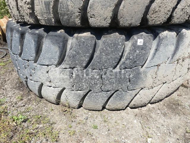 6 michelin bouwmachines banden 36,00 r 51 - afbeelding 6 van  9