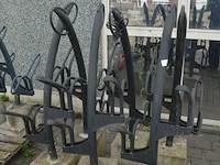 6 moderne zwart metalen fietsenrekken - afbeelding 2 van  4