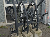 6 moderne zwart metalen fietsenrekken - afbeelding 3 van  4