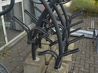 6 moderne zwart metalen fietsenrekken - afbeelding 4 van  4