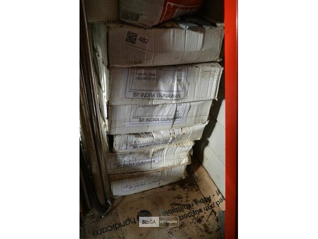 6 pakken grijze tegeltjes 30x35x1 cm - afbeelding 1 van  3