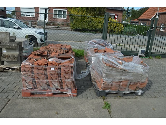 6 paletten dakpannen (zonder pvc paletten) - afbeelding 1 van  8