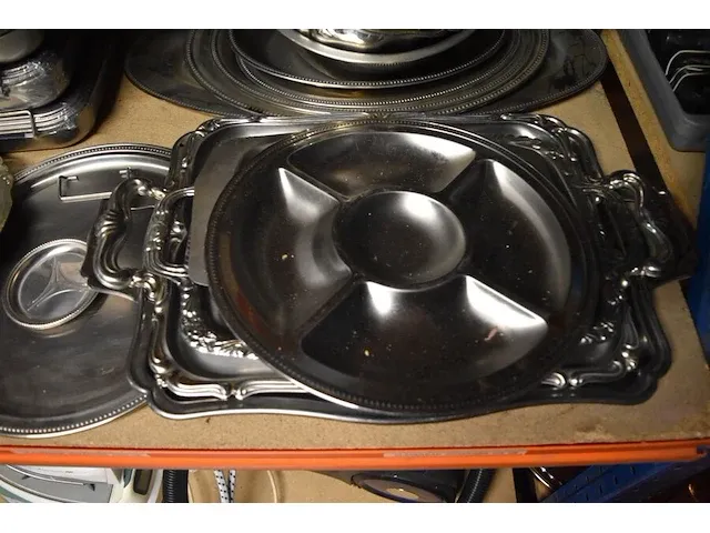 6 rechthoekige dozen in metaal, 12 inox schotels, 6 inox kommen - afbeelding 3 van  7