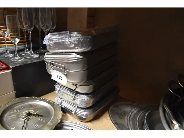 6 rechthoekige dozen in metaal, 12 inox schotels, 6 inox kommen - afbeelding 7 van  7