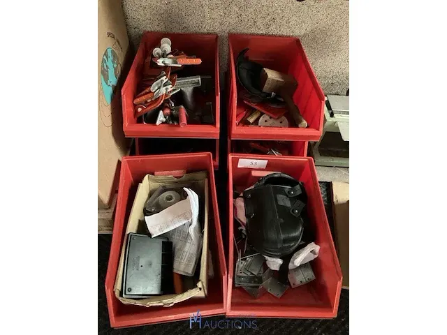 6 rode stapelbakken - afbeelding 1 van  7