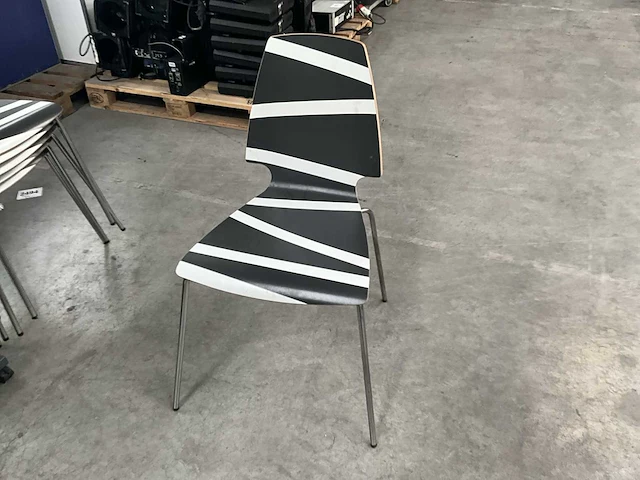 6 stapelbare zebra-stoelen - afbeelding 1 van  4