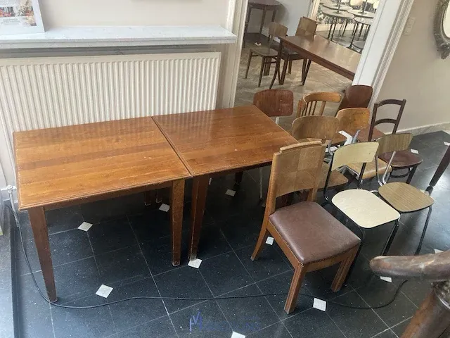 6 tafels met 9 stoelen - afbeelding 1 van  5