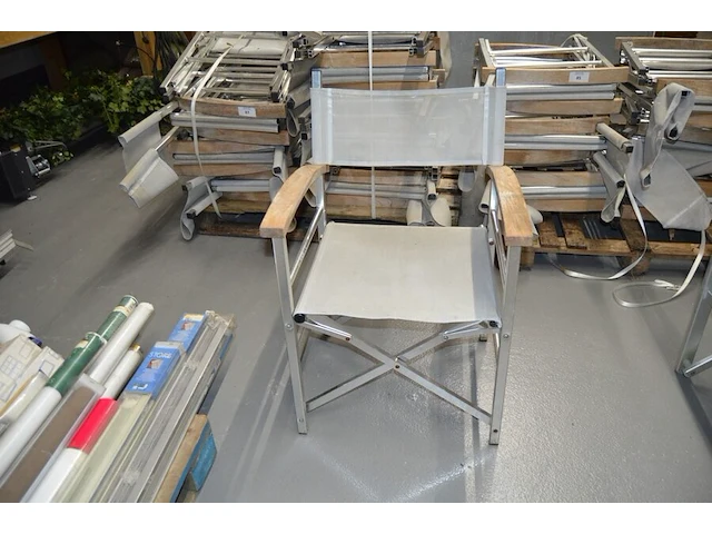 6 vouwstoelen witte zit en rug met armleuning chroom onderstel al eco - afbeelding 4 van  5