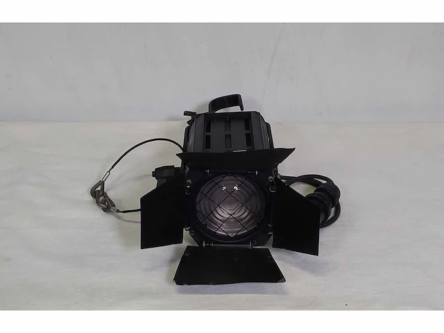 6 x adb f51 500w fresnel 18°-65° - afbeelding 2 van  4