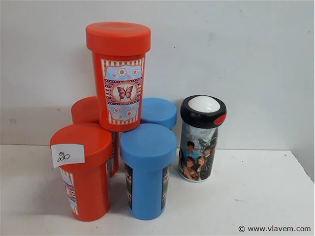 6 x drinkbeker met schroefdeksel 3 assorti - afbeelding 1 van  2
