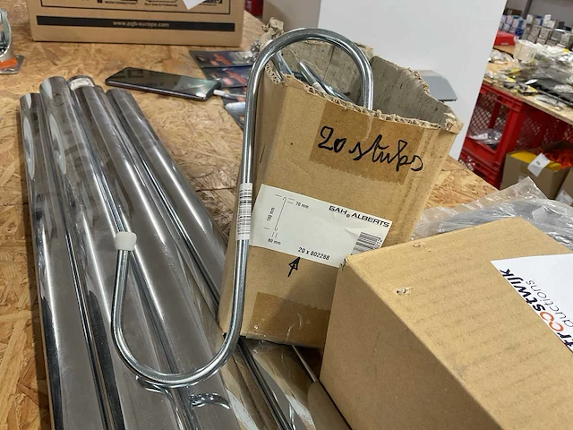 6 x grijze deurklink; muurhaken; kleerkastbuizen - afbeelding 6 van  6