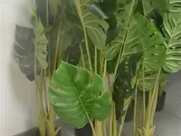 6 x plastiekpalmpjes in een plastieken pot 130cm hoog, decoratie - afbeelding 4 van  5