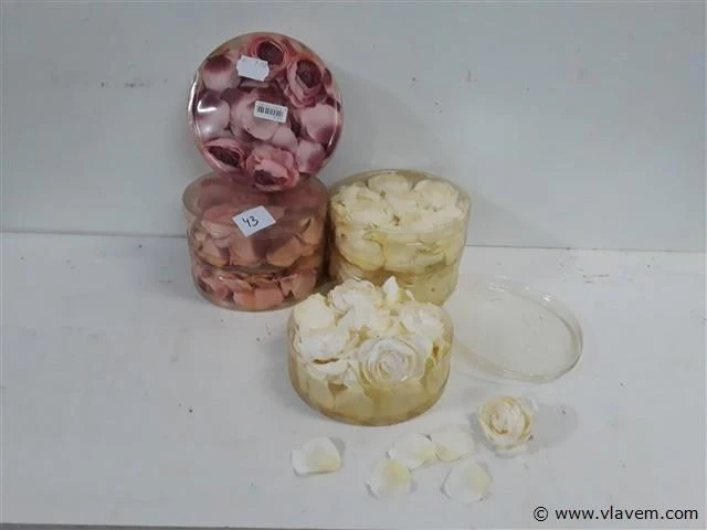 6 x roosjes + blaadjes - afbeelding 1 van  2