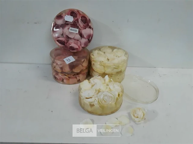 6 x roosjes + blaadjes - afbeelding 1 van  3