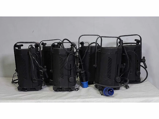 6 x selecon acclaim fresnel 650w cee16b3 - afbeelding 1 van  5