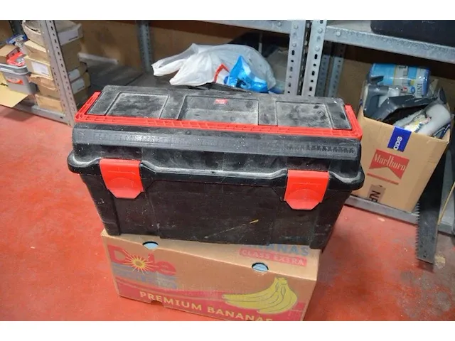 6 zwarte gereedschapskoffers met sanitaire koppelstukken (7) - afbeelding 9 van  11