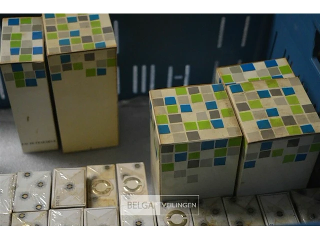 ±60 div soorten klassieke parfums - afbeelding 3 van  3