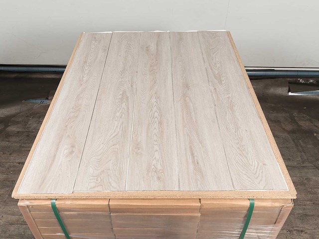 61 m2 pvc zelfklevend stroken - 1219 x 184 x 2,5 mm - afbeelding 3 van  4