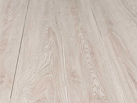 61 m2 pvc zelfklevend stroken - 1219 x 184 x 2,5 mm - afbeelding 1 van  4