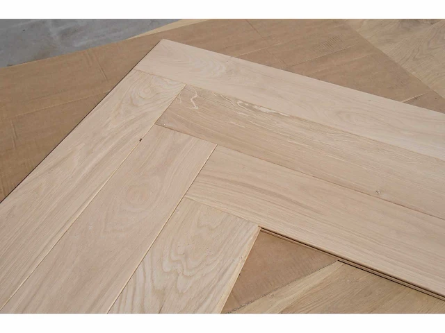 61,05 m² massief eiken visgraatparket 15mm - afbeelding 1 van  6
