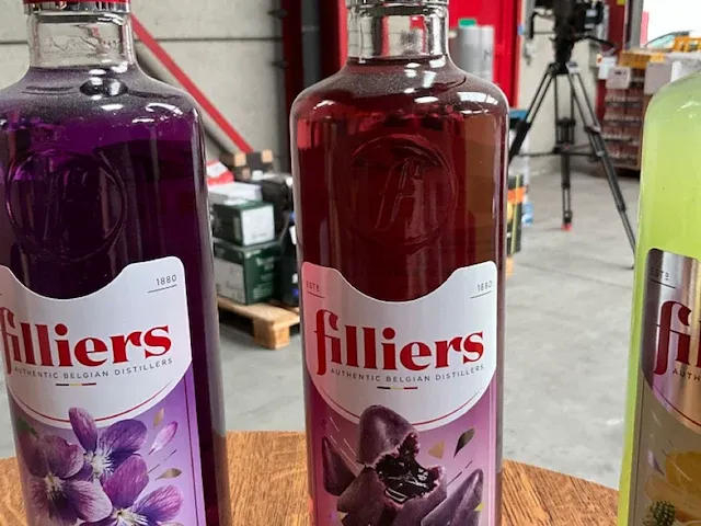 62 flessen jenever filliers - afbeelding 2 van  13