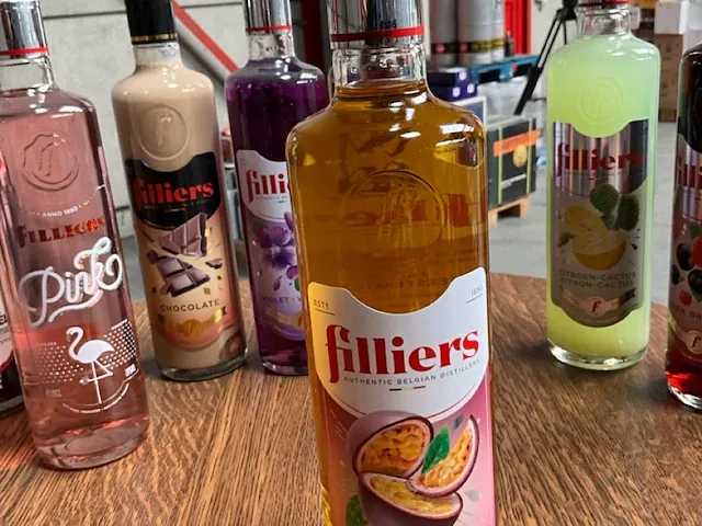 62 flessen jenever filliers - afbeelding 8 van  13