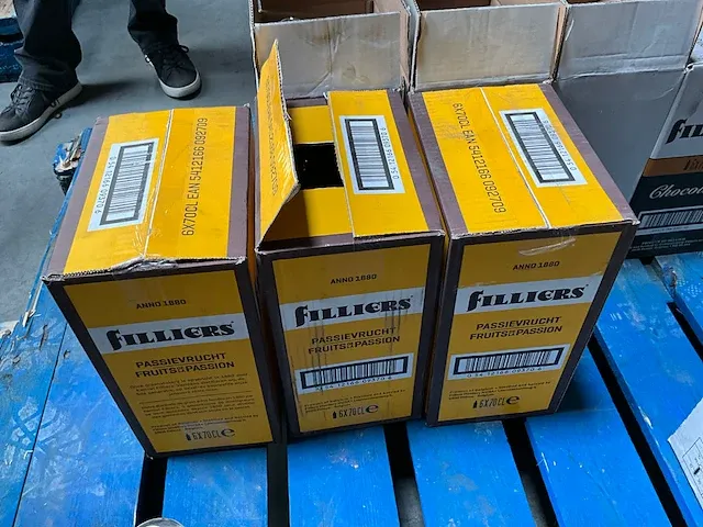 62 flessen jenever filliers - afbeelding 9 van  13