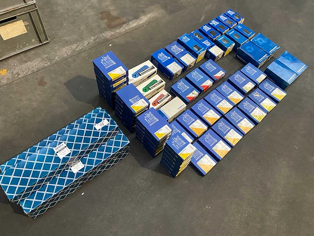65 dozen schroeven en pluggen, expandet en derfix. diverse maten en modellen - afbeelding 1 van  11