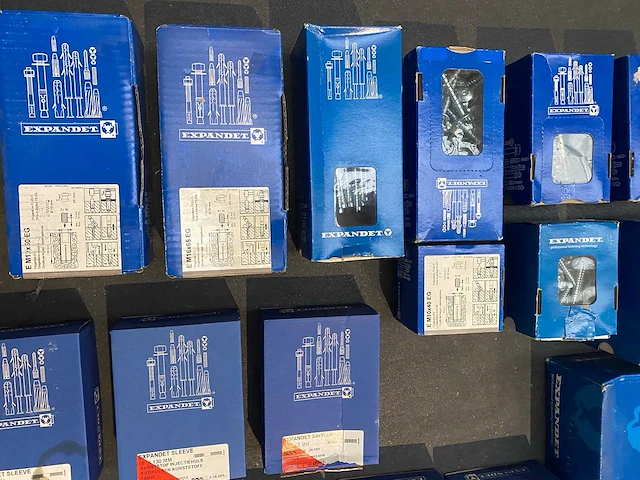 65 dozen schroeven en pluggen, expandet en derfix. diverse maten en modellen - afbeelding 7 van  11