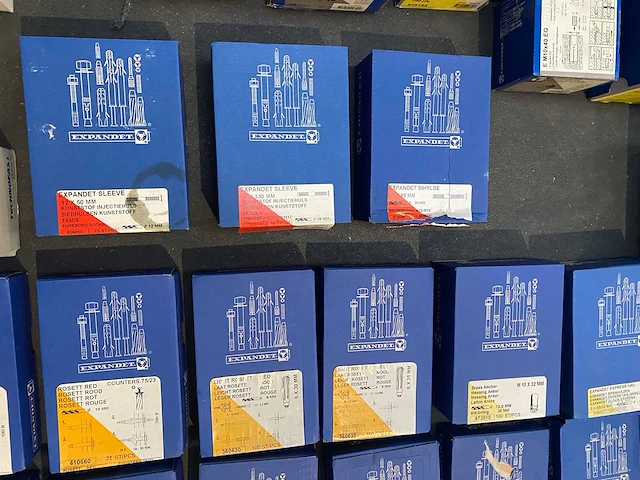 65 dozen schroeven en pluggen, expandet en derfix. diverse maten en modellen - afbeelding 8 van  11