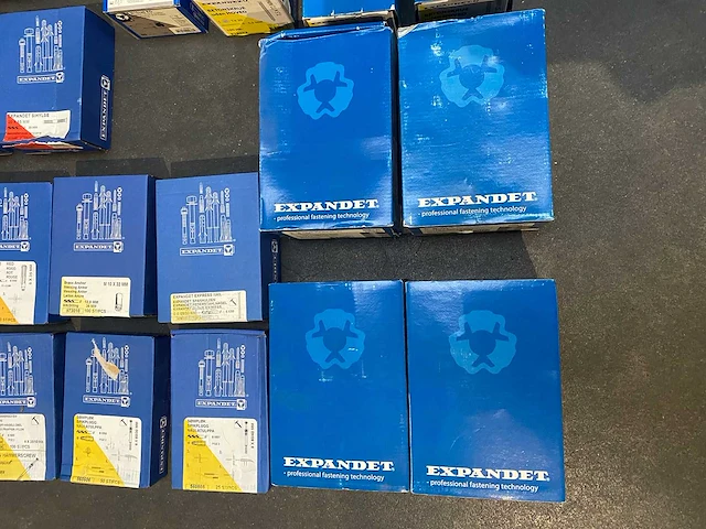 65 dozen schroeven en pluggen, expandet en derfix. diverse maten en modellen - afbeelding 11 van  11