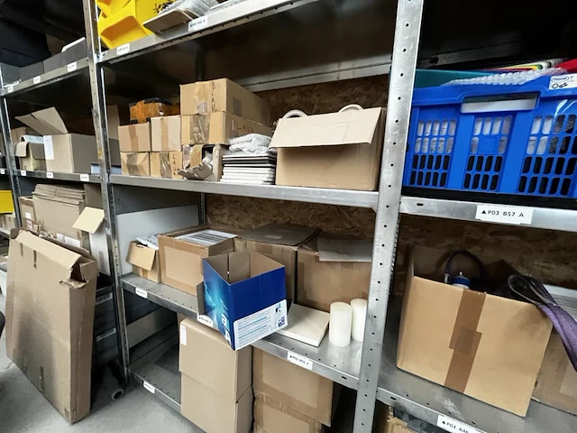 6,5 lm alu magazijnrekken met inhoud - afbeelding 5 van  9