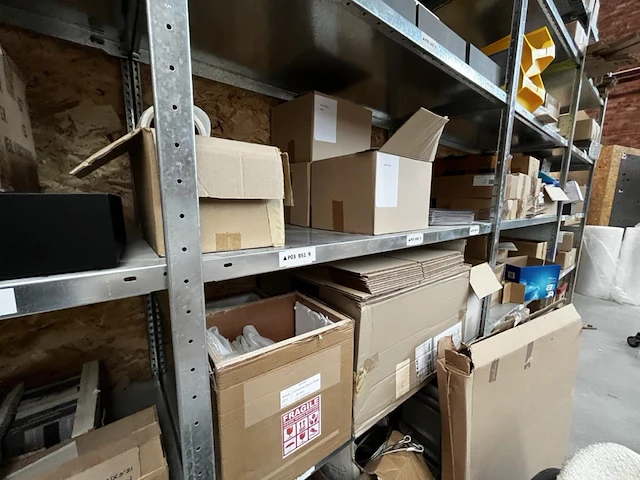 6,5 lm alu magazijnrekken met inhoud - afbeelding 9 van  9