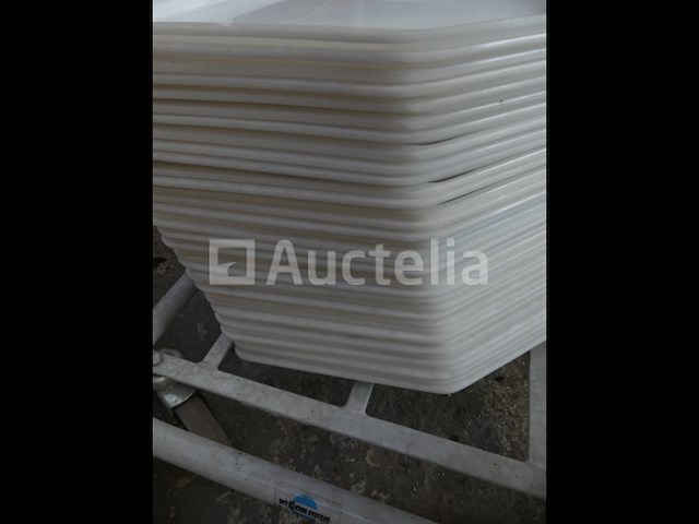 65 witte plastic kantinebakken - afbeelding 1 van  4