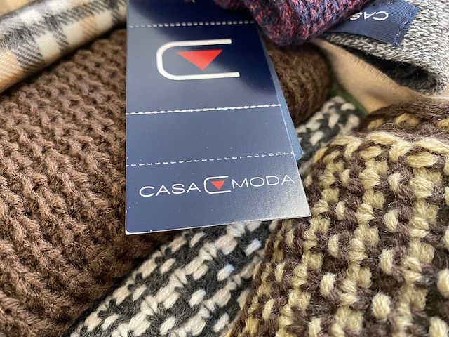65x diverse herenmode accessoires, waaronder handschoenen, shawls, mutsen, sokken, bretels en strikken. - afbeelding 5 van  16