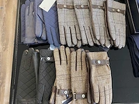 65x diverse herenmode accessoires, waaronder handschoenen, shawls, mutsen, sokken, bretels en strikken. - afbeelding 9 van  16