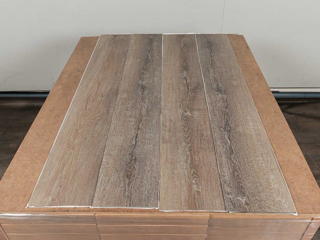 66 m2 pvc zelfklevend stroken - 1219 x 184 x 2,5 mm - afbeelding 3 van  4