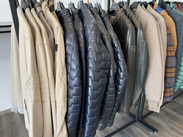 67x jassen en bodywarmers. diverse maten, modelen en merken - afbeelding 12 van  20