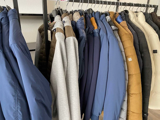 67x jassen en bodywarmers. diverse maten, modelen en merken - afbeelding 16 van  20
