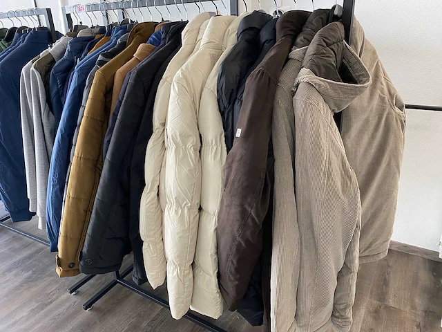 67x jassen en bodywarmers. diverse maten, modelen en merken - afbeelding 17 van  20