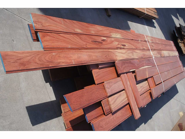 68,06 m² padouk gevelbekleding - afbeelding 4 van  5